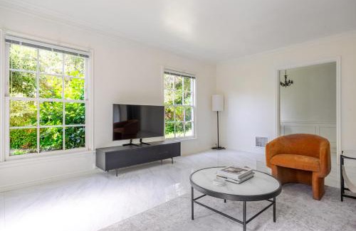 Beverly Hills Apartment | Blueground Beverly Hills view nr Beverly Gardens LAX-1364