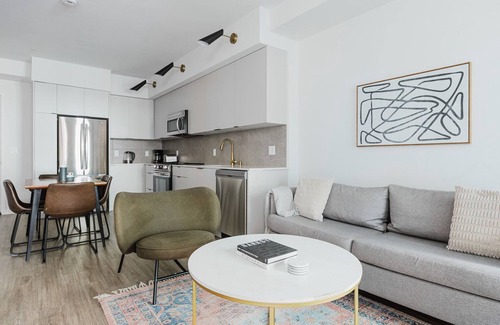 Sawtelle Apartment | Blueground | Brentwood, pool & gym, near metro