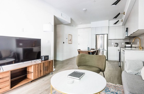 Sawtelle Apartment | Blueground | Brentwood, pool & gym, near metro