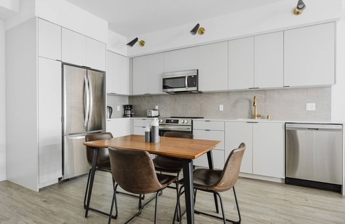 Sawtelle Apartment | Blueground | Brentwood, pool & gym, near metro
