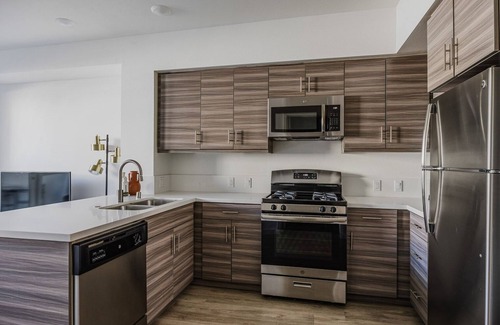Sawtelle Apartment | Blueground | Brentwood, pool & AC, nr Getty