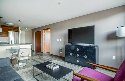 Brighton Apartment | Blueground | Brighton, balcony, nr Othello Park