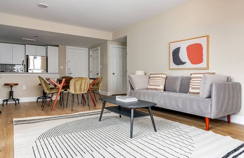 Chinatown Apartment | Blueground | Chinatown, gym & w/d, nr arena