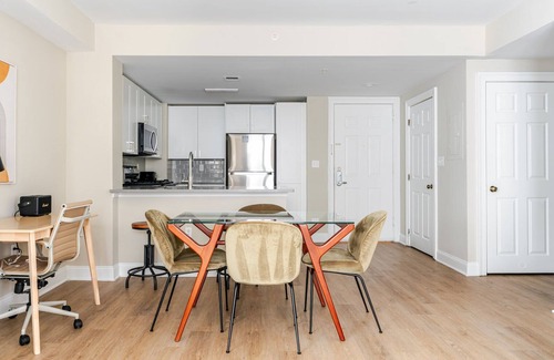 Chinatown Apartment | Blueground | Chinatown, gym & w/d, nr arena