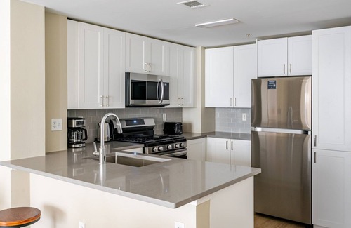 Chinatown Apartment | Blueground | Chinatown, gym & w/d, nr arena