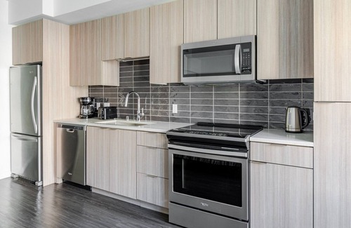 Downtown Oakland Apartment | Blueground | Civic Center, view, nr Lake Merritt