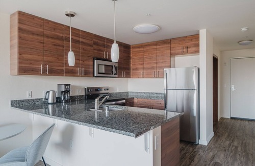 Brighton Apartment | Blueground | Columbia City, gym & w/d, nr park