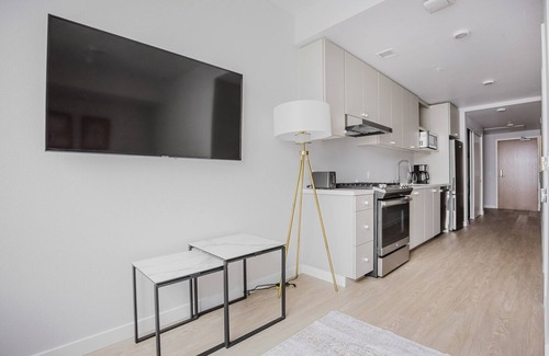 Chinatown Apartment | Blueground | Downtown, elevator, nr parks
