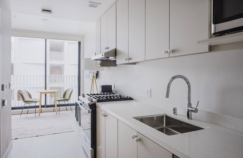 Chinatown Apartment | Blueground | Downtown, elevator, nr parks
