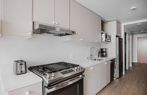 Chinatown Apartment | Blueground | Downtown, elevator, nr parks