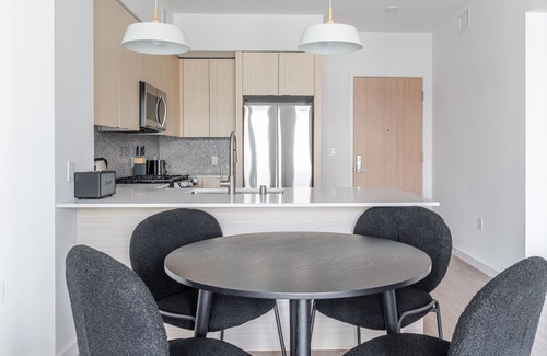 Fremont Apartment | Blueground | East Industrial, pool & AC, nr park
