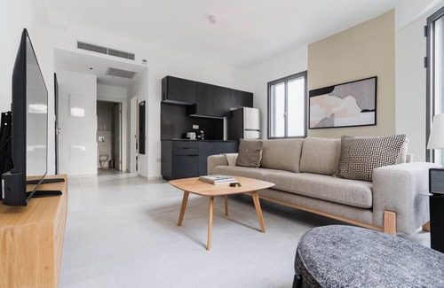 Florentin Apartment | Blueground | Florentin, Historical, Balcony (TLV-44)
