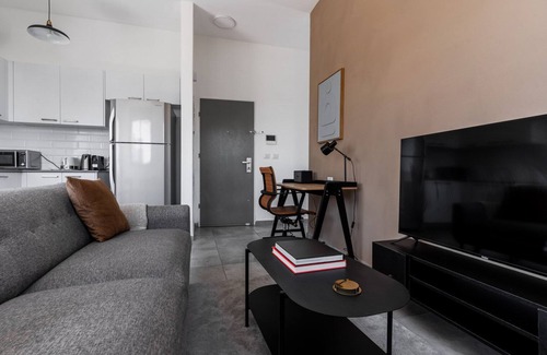 Florentin Apartment | Blueground | Florentine, City view, Two balconies (TLV-2)