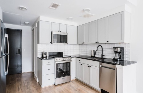 Foggy Bottom Apartment | Blueground | Foggy Bottom, rooftop, nr Lincoln Memorial
