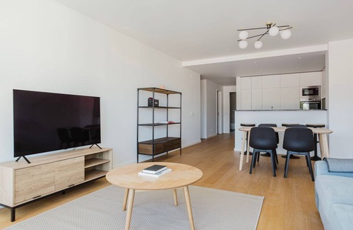 Santa Engracia Apartment | Blueground | Graça, rooftop pool, bbq & elev