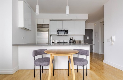 Hell's Kitchen Apartment | Blueground | Hell's Kitchen, view, nr Hudson River