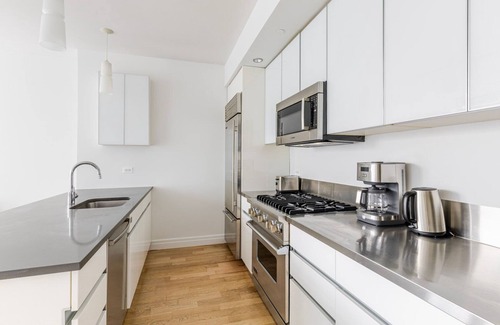 Hell's Kitchen Apartment | Blueground | Hell's Kitchen, view, nr Hudson River
