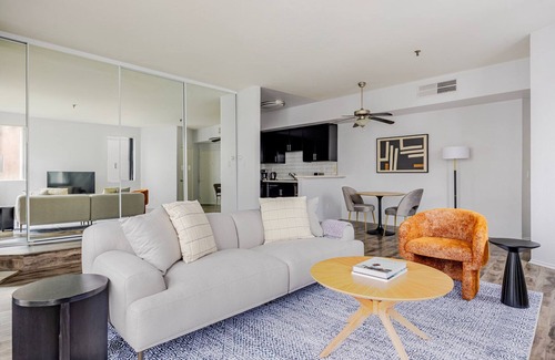 Hollywood Apartment | Blueground | Hollywood, gym, AC, nr Runyon