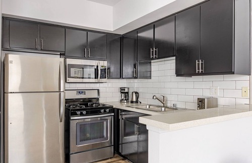 Hollywood Apartment | Blueground | Hollywood, gym, AC, nr Runyon