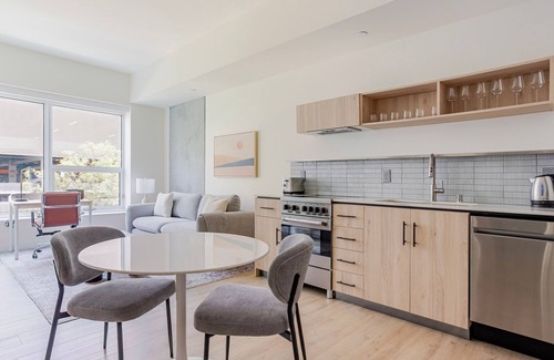 Hollywood Apartment | Blueground | Hollywood, rooftop pool, nr Hollywood Bowl