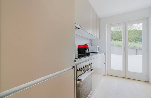 Horgen District Apartment | Blueground | Horgen, laundry appliances