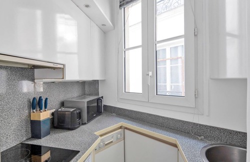 Quartier de l'Ecole-Militaire Apartment | Blueground | Invalides, nr Champs de Mars