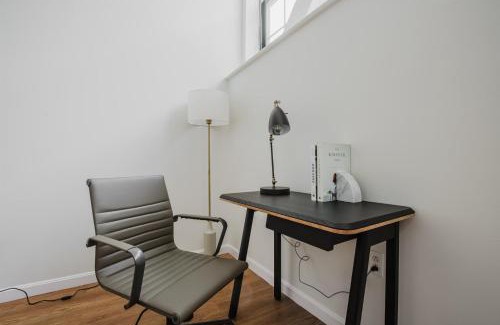 Arefth Apartment | Blueground Kendall Sq AC wd nr MIT Museum BOS-1142