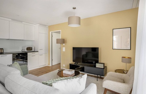 Kloten Apartment | Blueground | Kloten, private w/d, 5 min to market