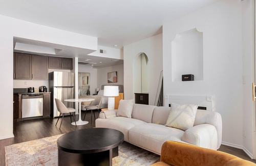 La Brea Apartment | Blueground | La Brea, rooftop, nr The Grove
