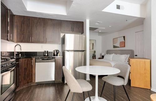 La Brea Apartment | Blueground | La Brea, rooftop, nr The Grove