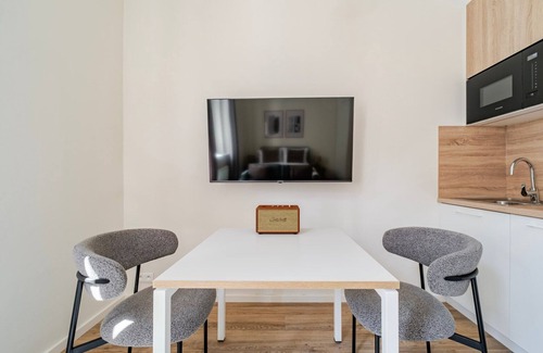 Prague 7 Apartment | Blueground | Letná, museums, foodie area (PRG-56)