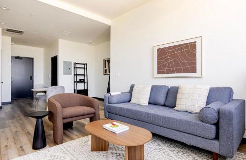 Westlake Apartment | Blueground MacArthur Park pool nr Wilshire Blvd LAX-1352