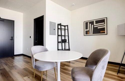 Westlake Apartment | Blueground MacArthur Park pool nr Wilshire Blvd LAX-1352