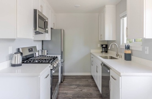 Midtown Apartment | Blueground | Midtown, pool, nr Municipal Park