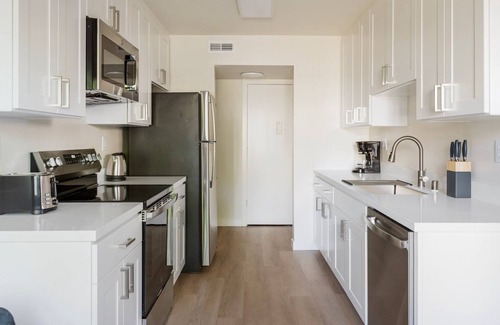 Midtown Apartment | Blueground | Midtown, shared pool, nr Park