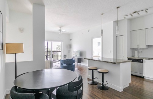 Miramar Apartment | Blueground | Miramar, pool, nr C.B. Smith Park