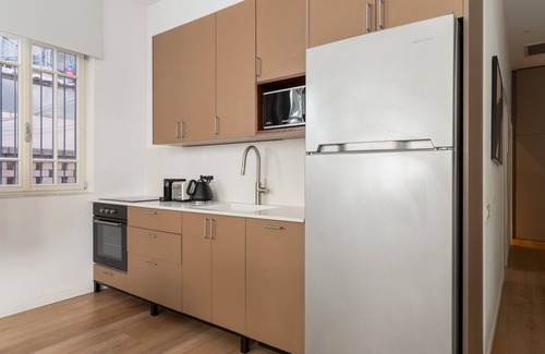 Tel Aviv City Center Apartment | Blueground | Nahalat Byniamin, Exquisite, Patio (TLV-51)