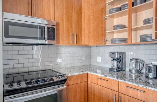 Downtown Chicago Apartment | Blueground | Near North, pool, nr Riverwalk