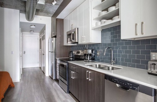 NoMa Apartment | Blueground | NoMa, rooftop pool, nr Union Station