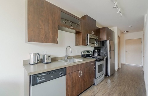 Wallingford Apartment | Blueground | Northlake, w/d, nr Gas Works Park