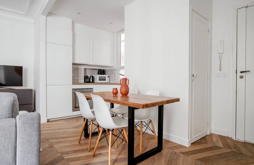 Quartier de Rochechouart Apartment | Blueground | Pigalle, near shops & landmarks