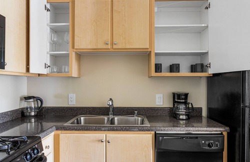 Los Angeles Apartment | Blueground | Playa Vista, pool, nr Ballona Creek