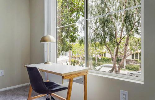 Los Angeles Apartment | Blueground Playa Vista pool nr Ballona Creek LAX-1376
