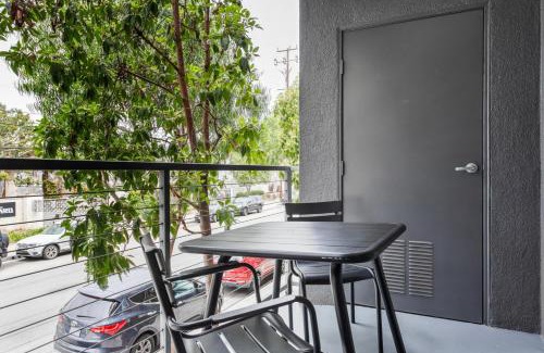 Los Angeles Apartment | Blueground Playa Vista pool nr Ballona Creek LAX-1376