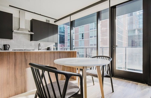 Streeterville Apartment | Blueground | River North, balcony & pool, nr Pier