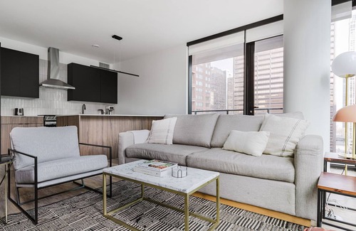 Streeterville Apartment | Blueground | River North, balcony & pool, nr Pier