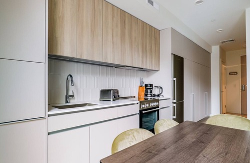 D Street - West Broadway Apartment | Blueground | S. Boston, w/d, nr museums