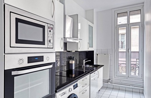 Quartier de Rochechouart Apartment | Blueground | Saint Georges, great view, furnished