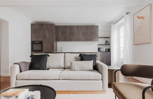 Quartier de la Place-Vendome Apartment | Blueground | Saint-Honoré, nr Place Vendome