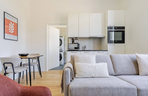 Seebach Apartment | Blueground | Seebach, washer, nr Zurich Zoo